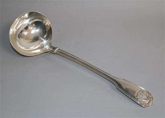 An Edwardian silver fiddle, thread and shell pattern soup ladle, Walker & Hall, Sheffield, 1909, 9 oz.